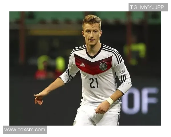 足球明星短发造型解析展现运动魅力与时尚风范的完美结合